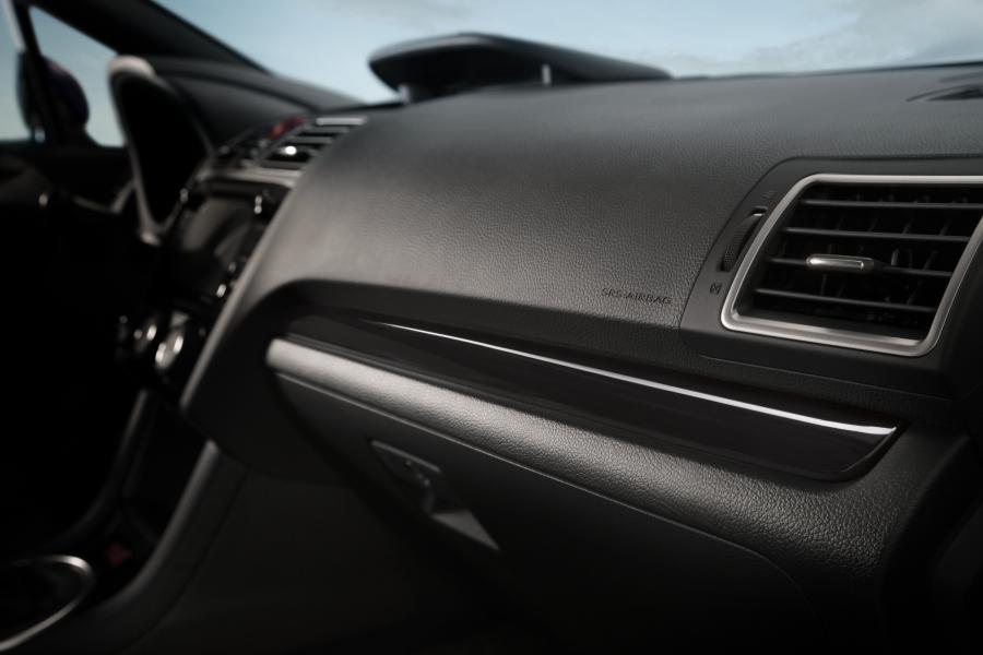 Детали интерьера Subaru WRX STi 2017 года  (NA) (фото 12 из 33)